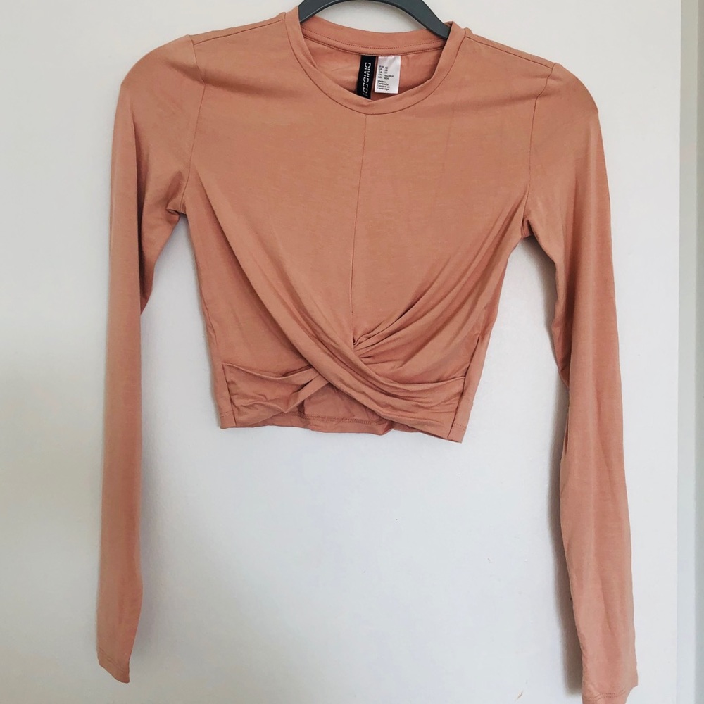 Twist long sleeve crop top
